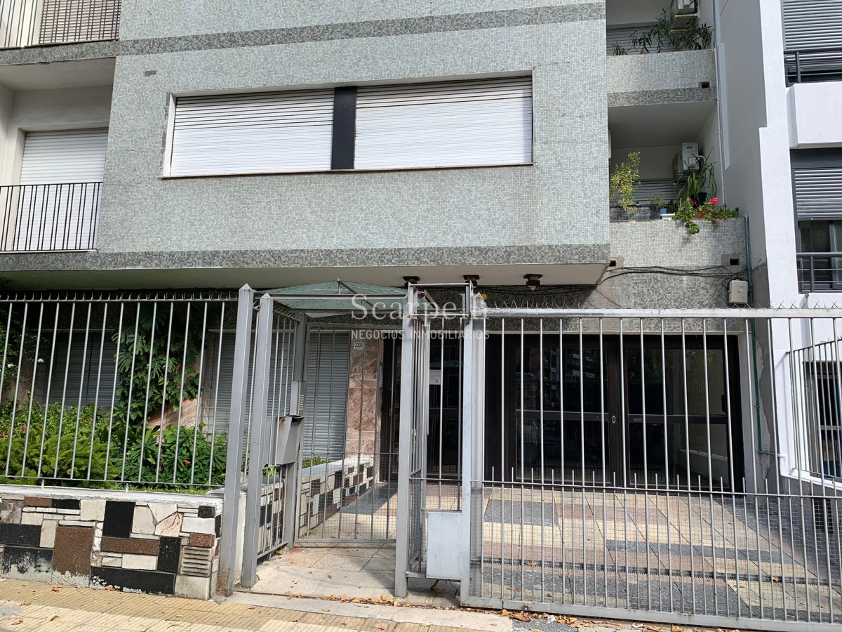 Apartamento ID.38992 - Propiedad horizontal en planta baja con patio y garage ideal Renta dentro del Pocitos mas luminoso y despejado a mts. de la Rambla