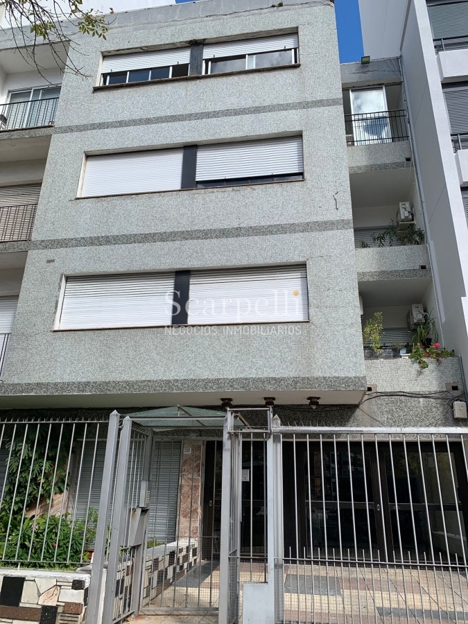 Apartamento ID.38992 - Propiedad horizontal en planta baja con patio y garage ideal Renta dentro del Pocitos mas luminoso y despejado a mts. de la Rambla