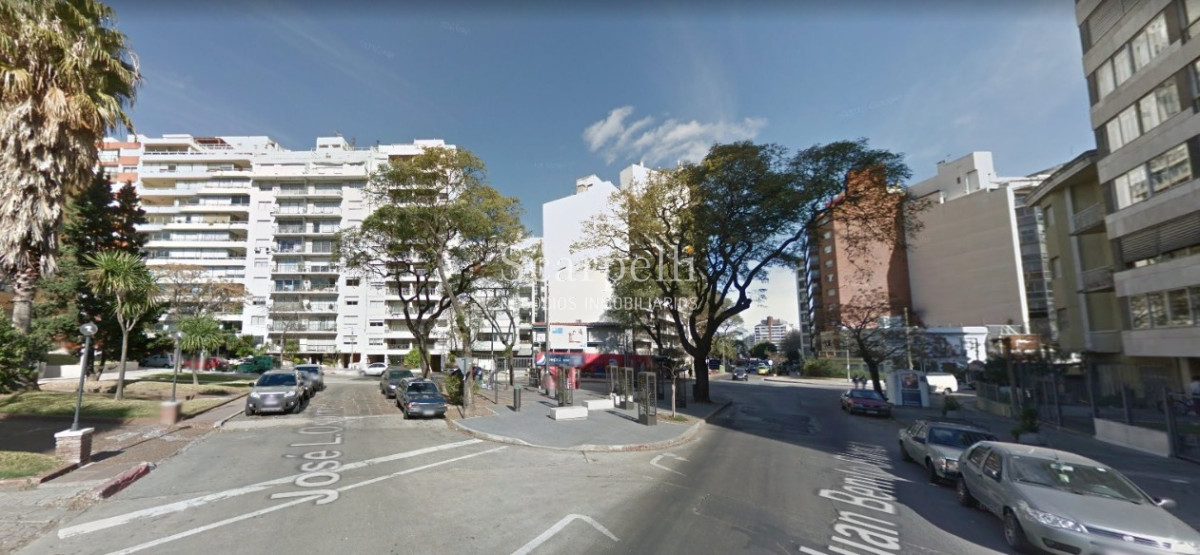 Apartamento ID.38992 - Propiedad horizontal en planta baja con patio y garage ideal Renta dentro del Pocitos mas luminoso y despejado a mts. de la Rambla