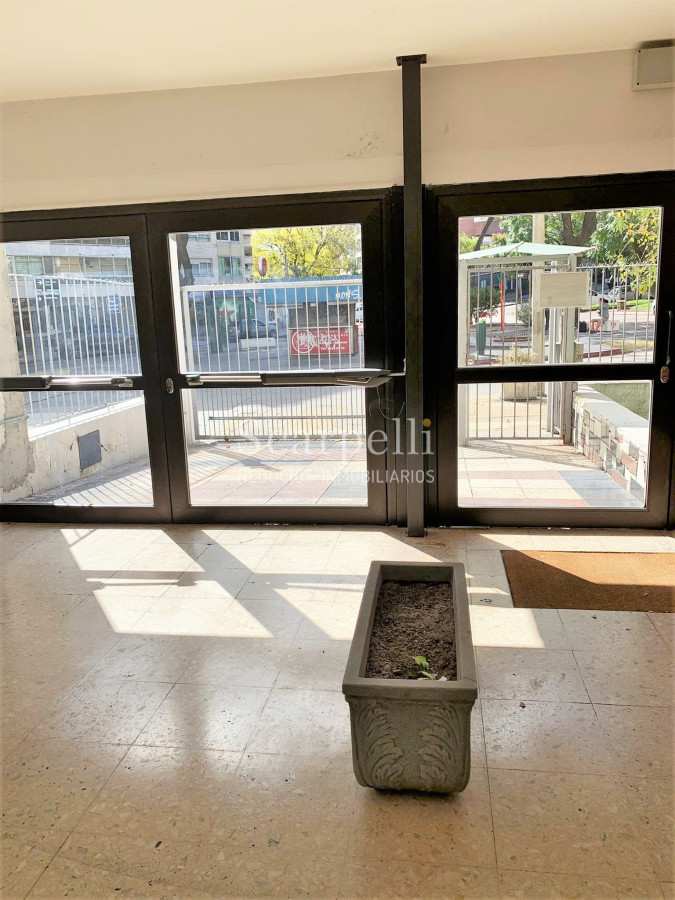 Apartamento ID.38992 - Propiedad horizontal en planta baja con patio y garage ideal Renta dentro del Pocitos mas luminoso y despejado a mts. de la Rambla