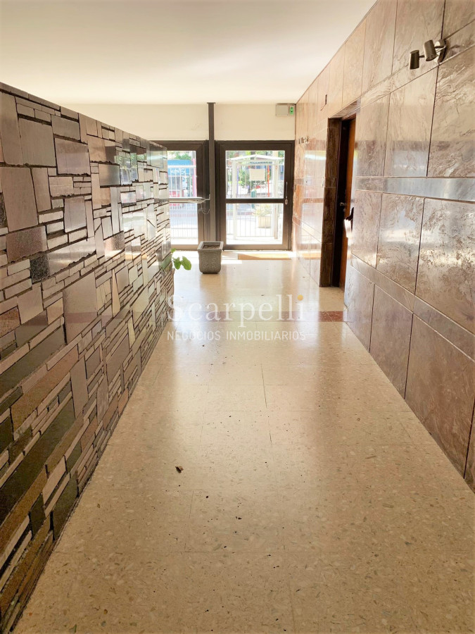 Apartamento ID.38992 - Propiedad horizontal en planta baja con patio y garage ideal Renta dentro del Pocitos mas luminoso y despejado a mts. de la Rambla
