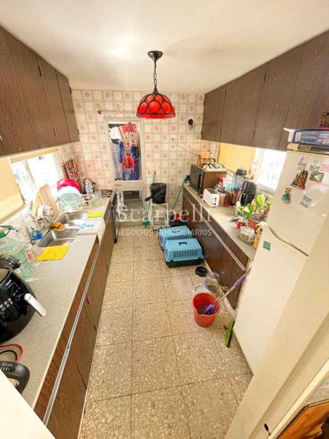 Apartamento ID.39704 - Venta Clásico apartamento Pocitense a 100 mts. de la Rambla con holgadas dimensiones en piso intermedio