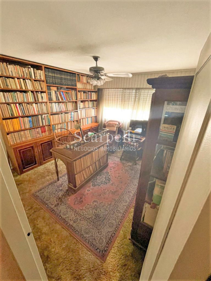 Apartamento ID.39704 - Venta Clásico apartamento Pocitense a 100 mts. de la Rambla con holgadas dimensiones en piso intermedio