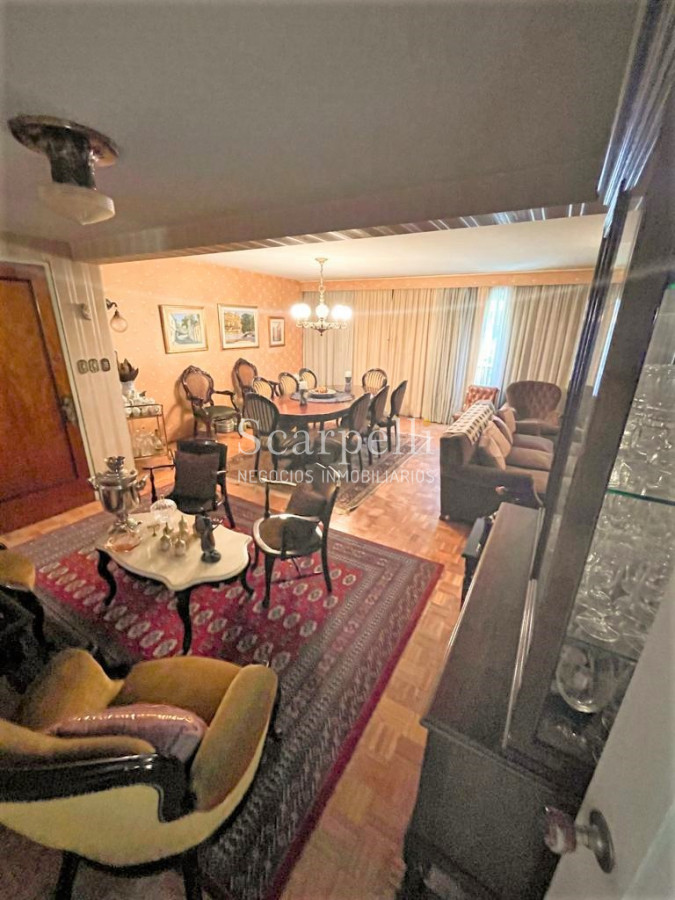 Apartamento ID.39704 - Venta Clásico apartamento Pocitense a 100 mts. de la Rambla con holgadas dimensiones en piso intermedio