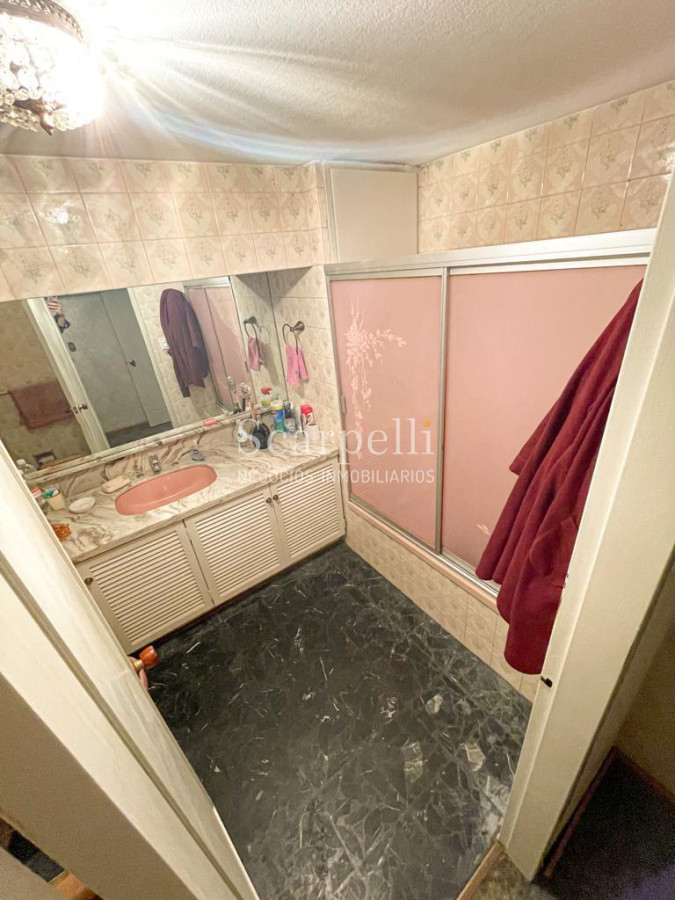Apartamento ID.39704 - Venta Clásico apartamento Pocitense a 100 mts. de la Rambla con holgadas dimensiones en piso intermedio