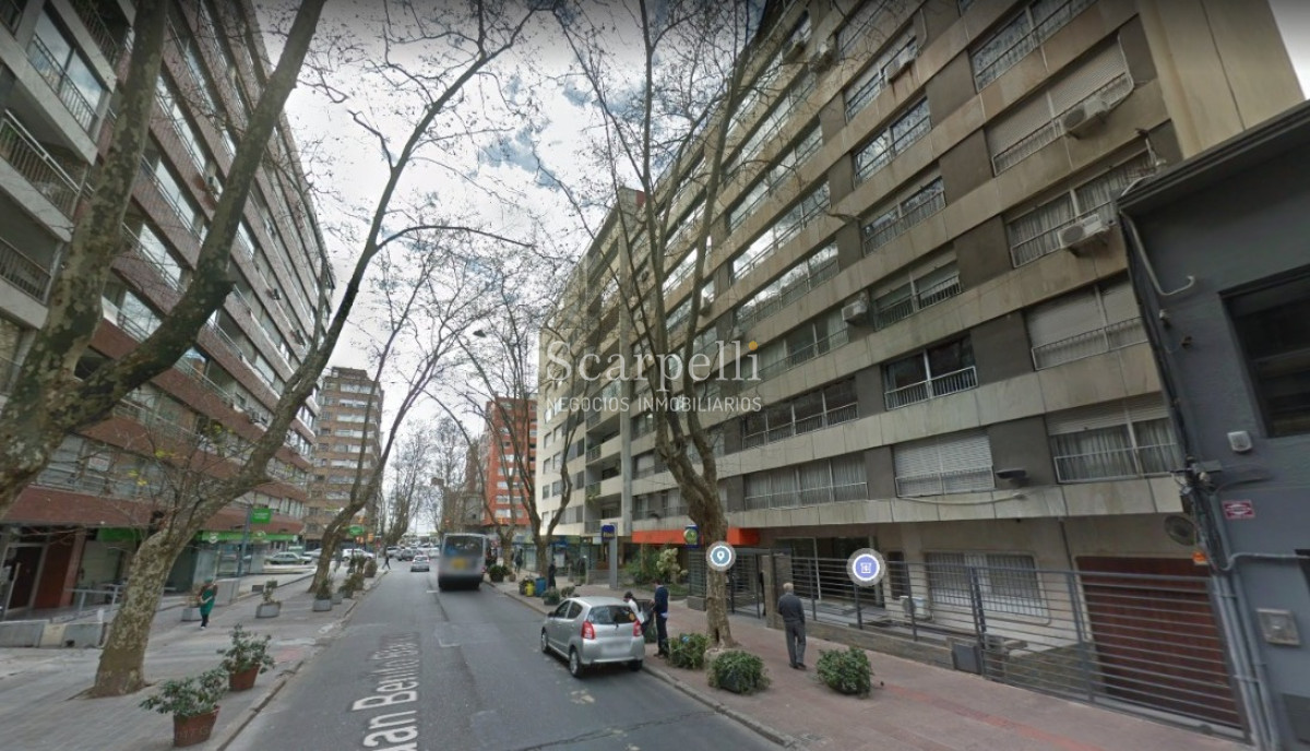 Apartamento ID.39704 - Venta Clásico apartamento Pocitense a 100 mts. de la Rambla con holgadas dimensiones en piso intermedio