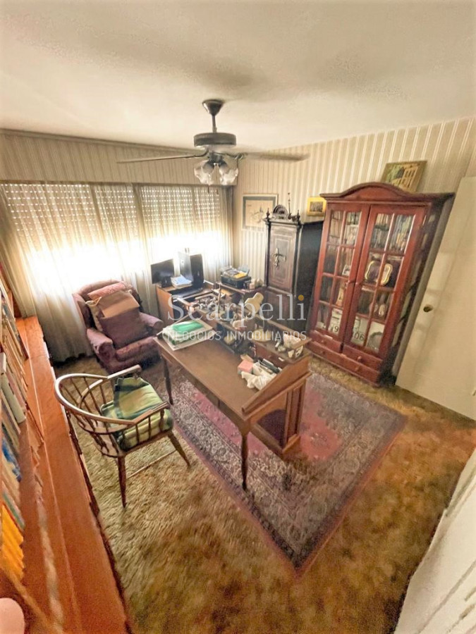 Apartamento ID.39704 - Venta Clásico apartamento Pocitense a 100 mts. de la Rambla con holgadas dimensiones en piso intermedio