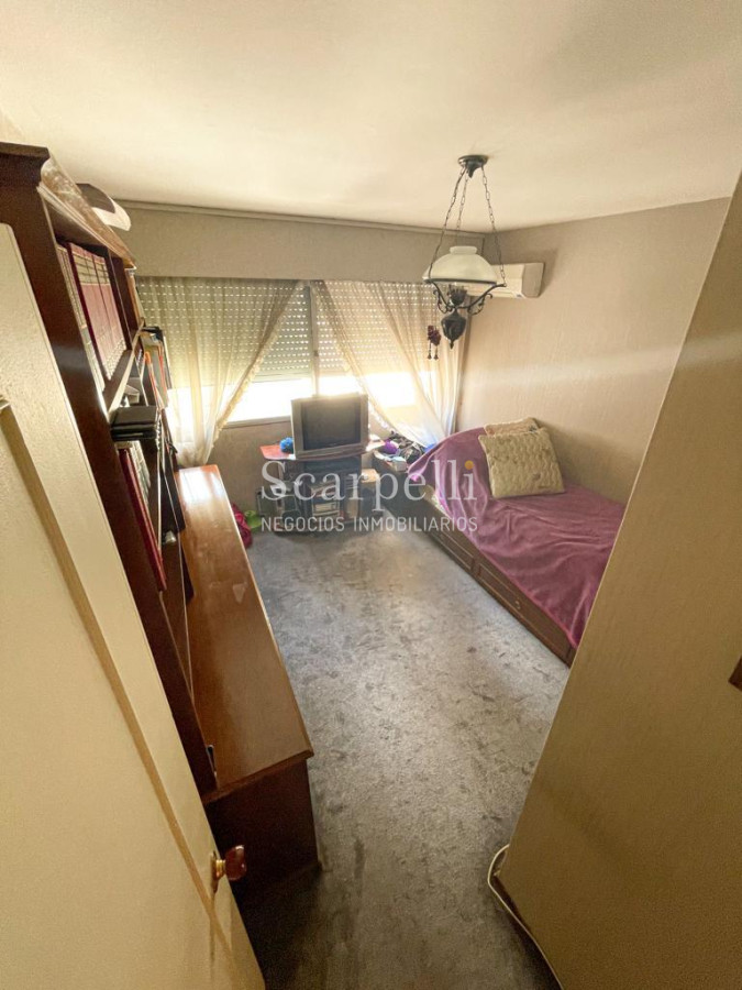 Apartamento ID.39704 - Venta Clásico apartamento Pocitense a 100 mts. de la Rambla con holgadas dimensiones en piso intermedio