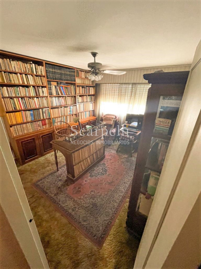 Apartamento ID.39704 - Venta Clásico apartamento Pocitense a 100 mts. de la Rambla con holgadas dimensiones en piso intermedio