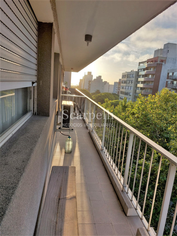 Apartamento ID.39823 - VENTA APARTAMENTO POCITOS SARMIENTO PISO ALTO 3 DORMITORIOS 2 BAÑOS GARAGE