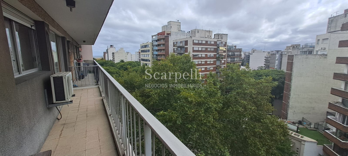 Apartamento ID.39823 - VENTA APARTAMENTO POCITOS SARMIENTO PISO ALTO 3 DORMITORIOS 2 BAÑOS GARAGE