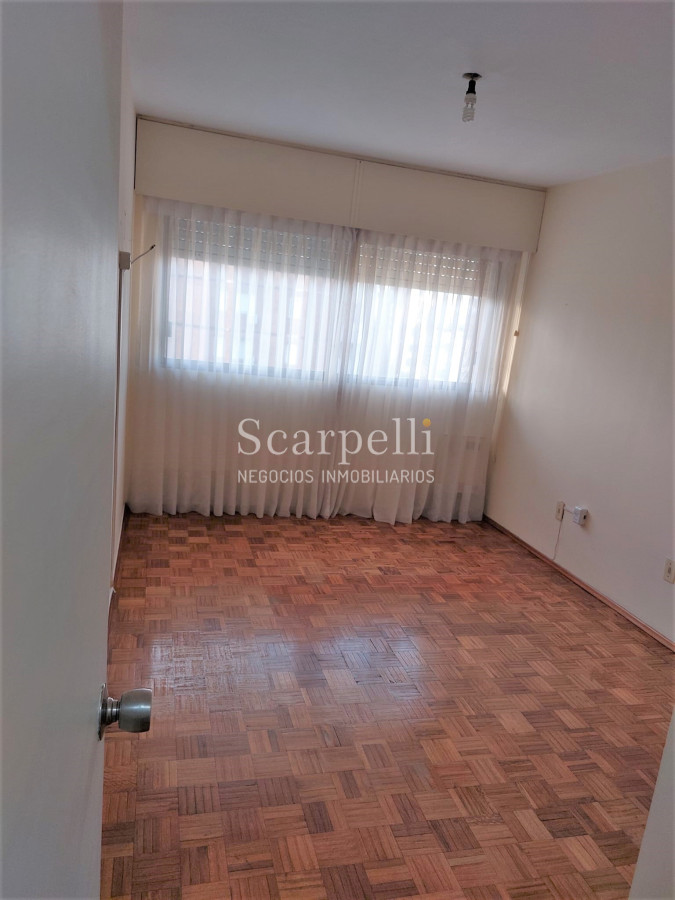 Apartamento ID.39823 - VENTA APARTAMENTO POCITOS SARMIENTO PISO ALTO 3 DORMITORIOS 2 BAÑOS GARAGE