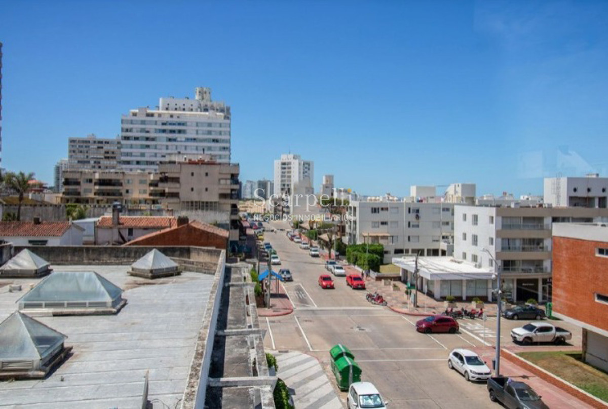 Apartamento ID.40992 - VENTA ALQUILER APARTAMENTO PENÍNSULA 3 DORMITORIOS  PISCINA SERVICIOS