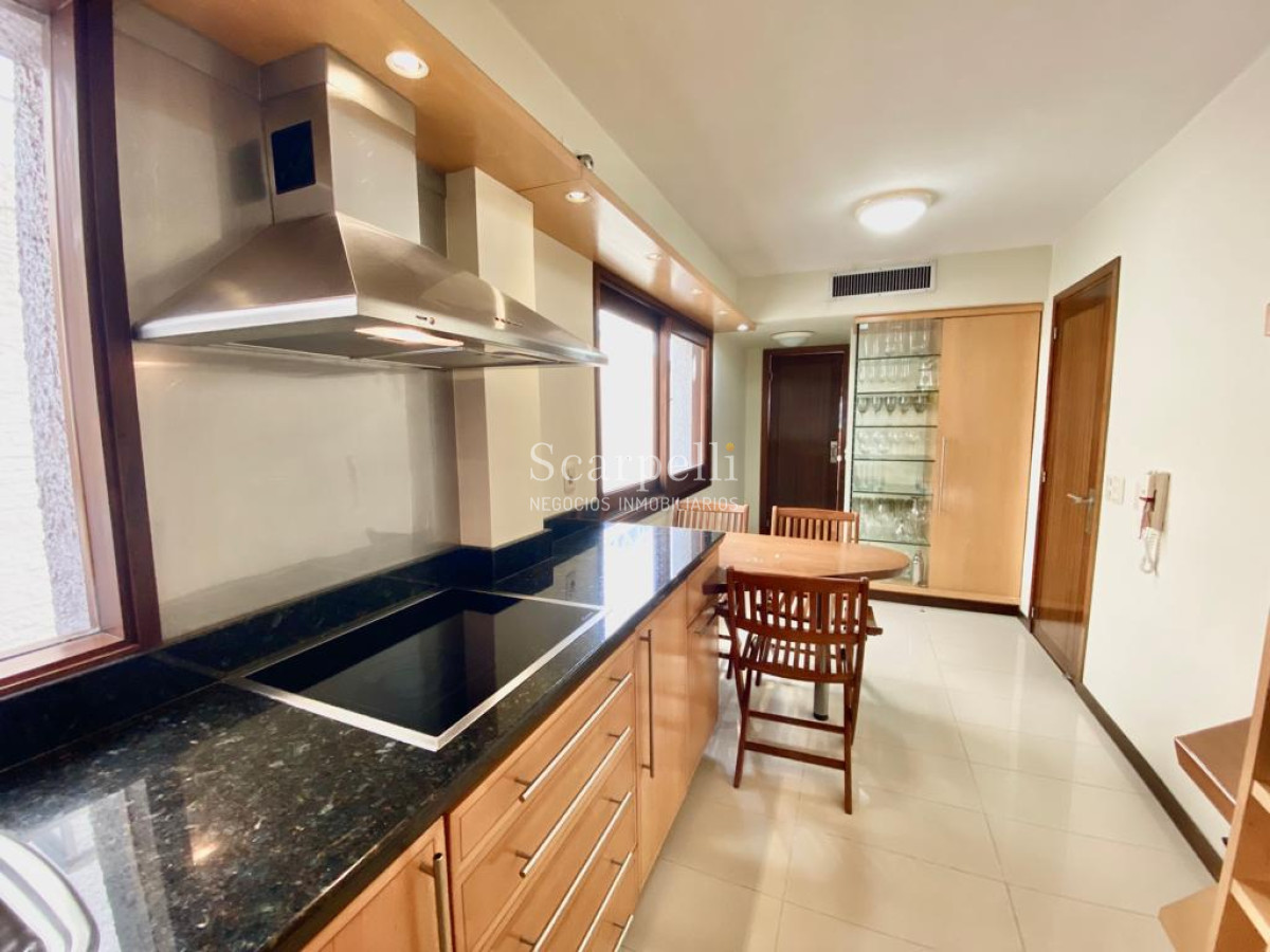 Apartamento ID.7781 - Exclusivo Frente al Puerto de Punta del Este con gran terraza y los mejores atardeceres sobre la Isla Gorriti