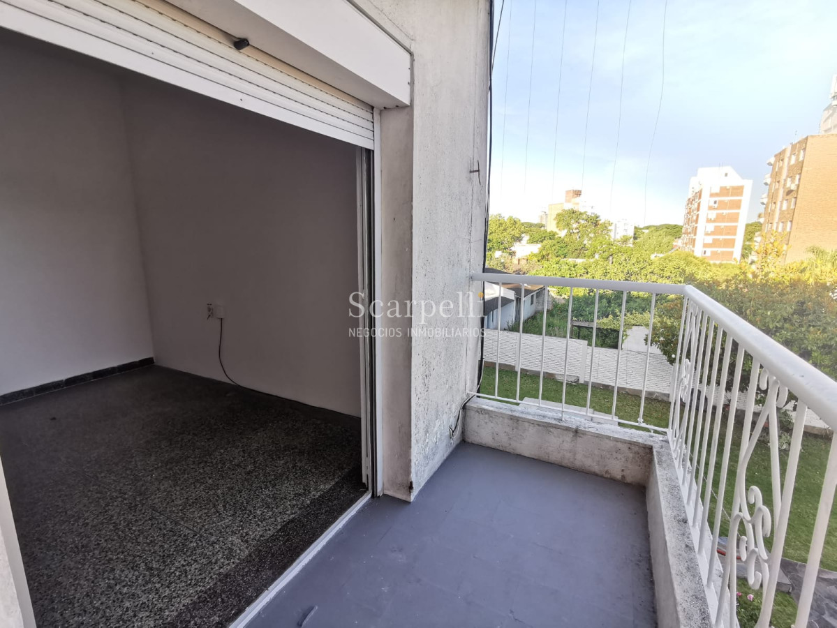 Apartamento ID.41173 - Buceo Alquiler Apartamento en 2do. Piso por Escalera 2 dormitorios + balcón