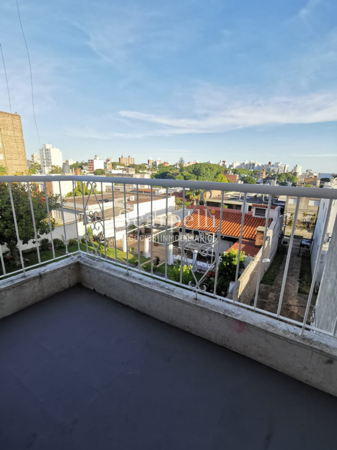 Apartamento ID.41173 - Buceo Alquiler Apartamento en 2do. Piso por Escalera 2 dormitorios + balcón