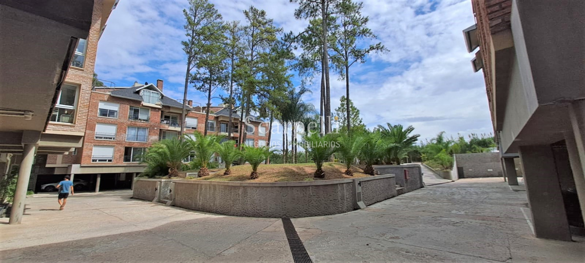 Apartamento ID.42612 - Apartamentos como a Estrenar en Barrio Privado con el mejor parquizado de la zona en un entorno exclusivo y apacible