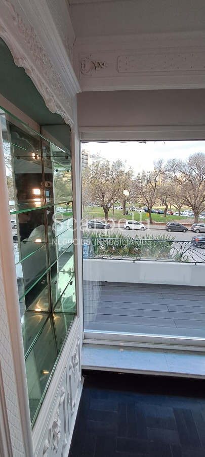 Apartamento ID.42881 - Villa Biarritz  Apartamento Gran Categoría de Estilo Totalmente Reciclado a nuevo con importante recepción.-