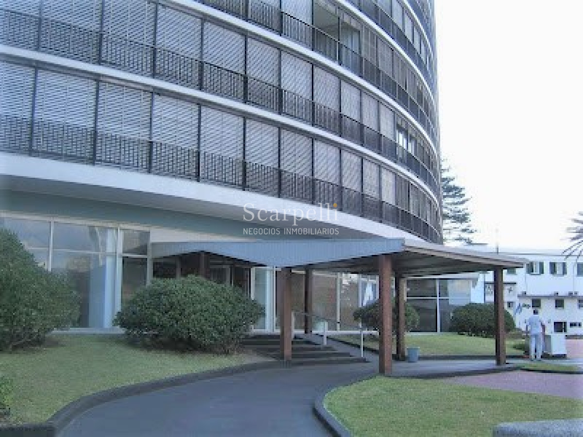 Apartamento ID.43442 - PUNTA DEL ESTE: Piso Alto en Península: Gorlero Próximo Puerto de Punta del Este & Playa Ingleses.-