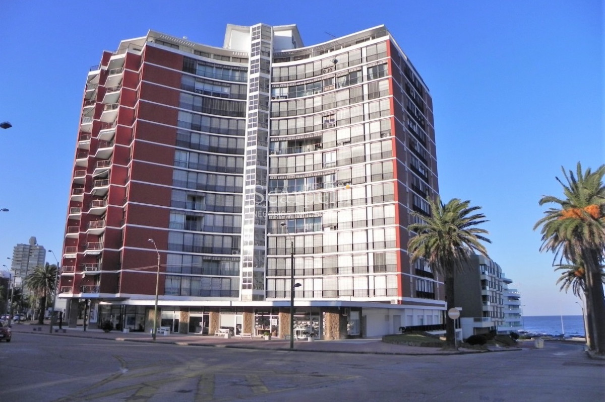 Apartamento ID.43442 - PUNTA DEL ESTE: Piso Alto en Península: Gorlero Próximo Puerto de Punta del Este & Playa Ingleses.-