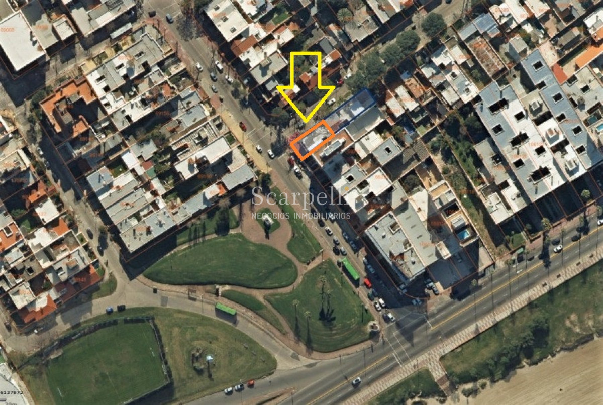Apartamento ID.43970 - Venta Malvin / Buceo Estupenda Esquina a 100 mts. de la Rambla con importante flujo de Vehículos y Peatones