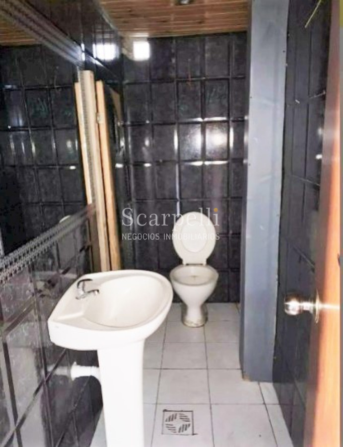 Apartamento ID.43970 - Venta Malvin / Buceo Estupenda Esquina a 100 mts. de la Rambla con importante flujo de Vehículos y Peatones