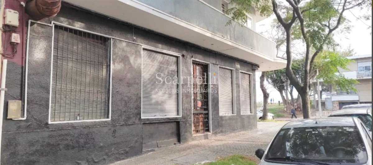 Apartamento ID.43970 - Venta Malvin / Buceo Estupenda Esquina a 100 mts. de la Rambla con importante flujo de Vehículos y Peatones