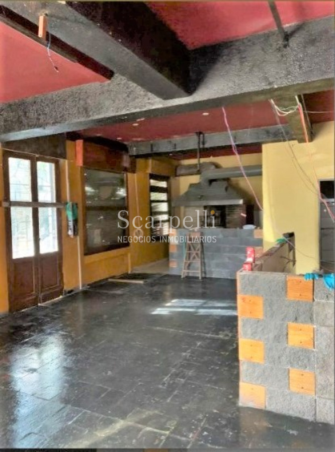 Apartamento ID.43970 - Venta Malvin / Buceo Estupenda Esquina a 100 mts. de la Rambla con importante flujo de Vehículos y Peatones
