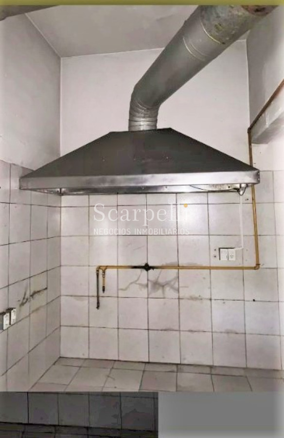 Apartamento ID.43970 - Venta Malvin / Buceo Estupenda Esquina a 100 mts. de la Rambla con importante flujo de Vehículos y Peatones