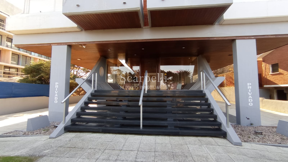 Apartamento ID.44173 - Alquiler Anual Rambla Parada 11 Mansa 2 dormitorios 2 baños con Vista Isla Gorriti