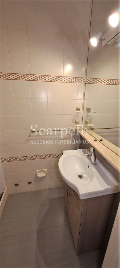 Apartamento ID.45384 - Venta & Alquiler Apartamento bueno sobre Rambla de Pocitos a mts. Plaza Gomensoro 2 dormitorios + Servicio Completo o 3er. dormitorio Terraza Lavadero