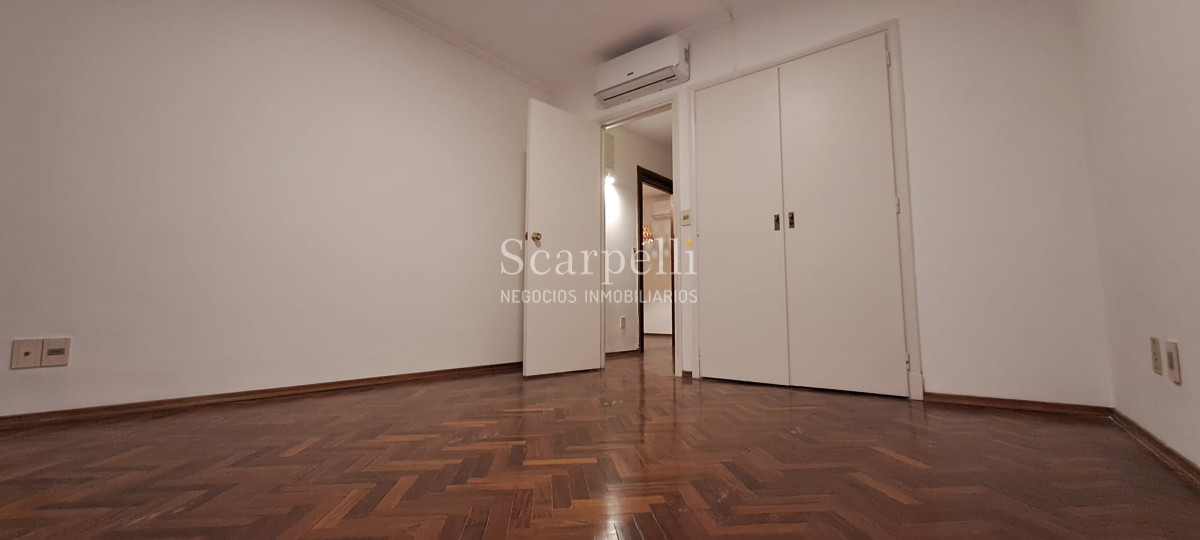 Apartamento ID.45384 - Venta & Alquiler Apartamento bueno sobre Rambla de Pocitos a mts. Plaza Gomensoro 2 dormitorios + Servicio Completo o 3er. dormitorio Terraza Lavadero