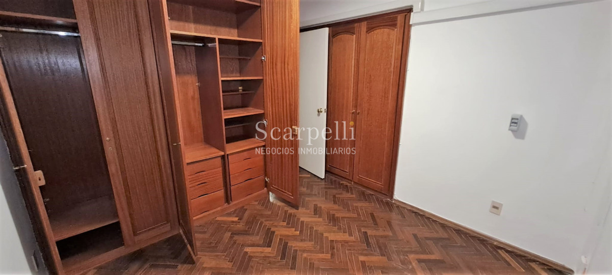 Apartamento ID.45384 - Venta & Alquiler Apartamento bueno sobre Rambla de Pocitos a mts. Plaza Gomensoro 2 dormitorios + Servicio Completo o 3er. dormitorio Terraza Lavadero