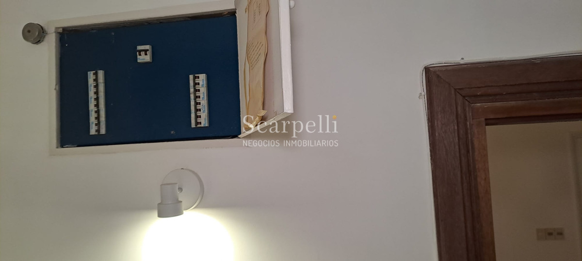 Apartamento ID.45384 - Venta & Alquiler Apartamento bueno sobre Rambla de Pocitos a mts. Plaza Gomensoro 2 dormitorios + Servicio Completo o 3er. dormitorio Terraza Lavadero