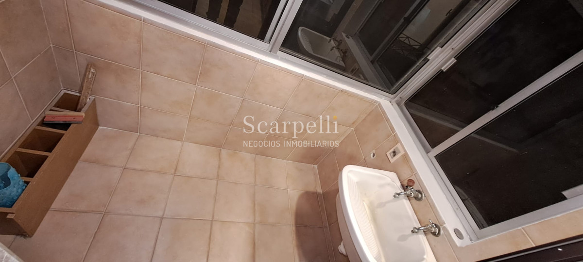 Apartamento ID.45384 - Venta & Alquiler Apartamento bueno sobre Rambla de Pocitos a mts. Plaza Gomensoro 2 dormitorios + Servicio Completo o 3er. dormitorio Terraza Lavadero