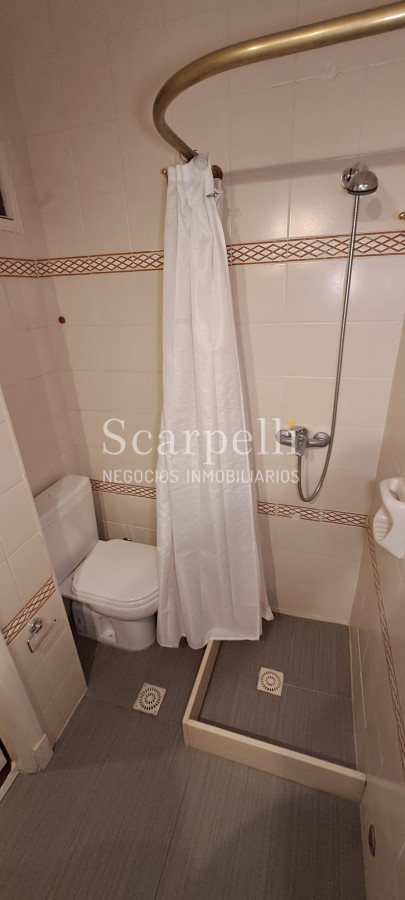 Apartamento ID.45384 - Venta & Alquiler Apartamento bueno sobre Rambla de Pocitos a mts. Plaza Gomensoro 2 dormitorios + Servicio Completo o 3er. dormitorio Terraza Lavadero