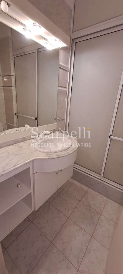 Apartamento ID.45384 - Venta & Alquiler Apartamento bueno sobre Rambla de Pocitos a mts. Plaza Gomensoro 2 dormitorios + Servicio Completo o 3er. dormitorio Terraza Lavadero
