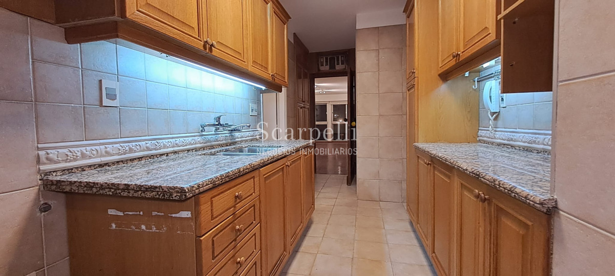 Apartamento ID.45384 - Venta & Alquiler Apartamento bueno sobre Rambla de Pocitos a mts. Plaza Gomensoro 2 dormitorios + Servicio Completo o 3er. dormitorio Terraza Lavadero