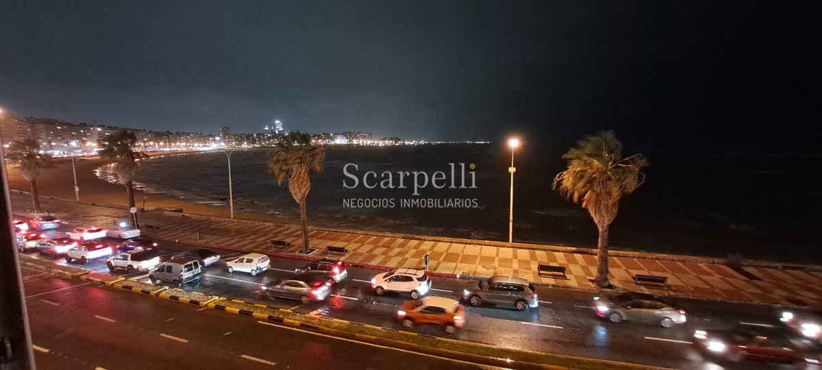 Apartamento ID.45384 - Venta & Alquiler Apartamento bueno sobre Rambla de Pocitos a mts. Plaza Gomensoro 2 dormitorios + Servicio Completo o 3er. dormitorio Terraza Lavadero