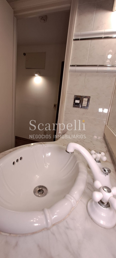 Apartamento ID.45384 - Venta & Alquiler Apartamento bueno sobre Rambla de Pocitos a mts. Plaza Gomensoro 2 dormitorios + Servicio Completo o 3er. dormitorio Terraza Lavadero