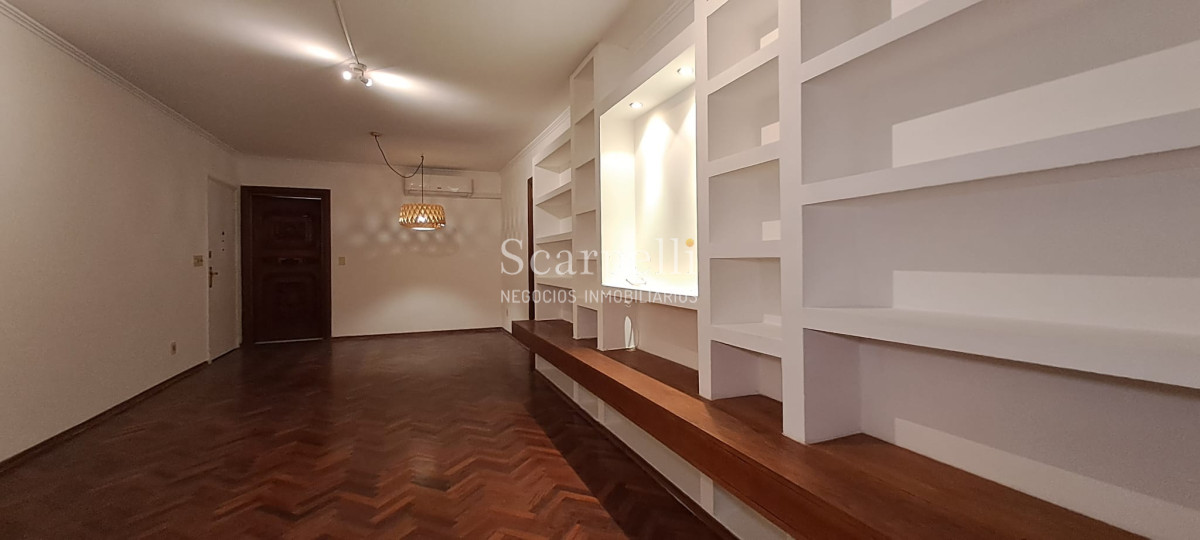 Apartamento ID.45384 - Venta & Alquiler Apartamento bueno sobre Rambla de Pocitos a mts. Plaza Gomensoro 2 dormitorios + Servicio Completo o 3er. dormitorio Terraza Lavadero