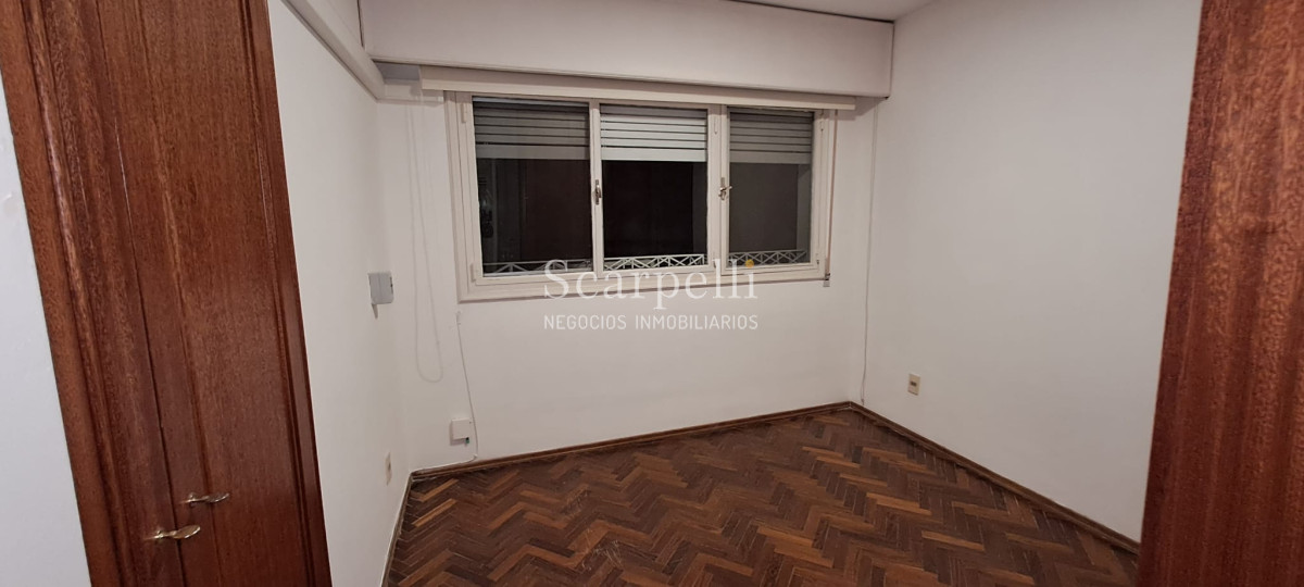 Apartamento ID.45384 - Venta & Alquiler Apartamento bueno sobre Rambla de Pocitos a mts. Plaza Gomensoro 2 dormitorios + Servicio Completo o 3er. dormitorio Terraza Lavadero