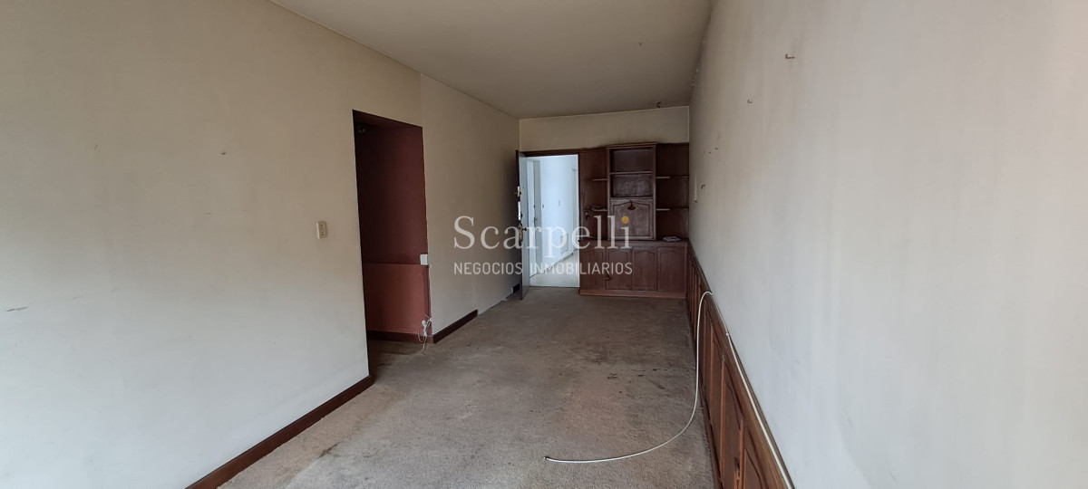Apartamento ID.45532 - VENTA APARTAMENTO POCITOS A RECICLAR EN PISO ALTO 1 DORMITORIO GARAGE DOBLE