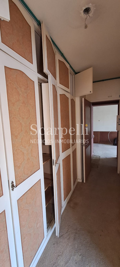 Apartamento ID.45532 - VENTA APARTAMENTO POCITOS A RECICLAR EN PISO ALTO 1 DORMITORIO GARAGE DOBLE