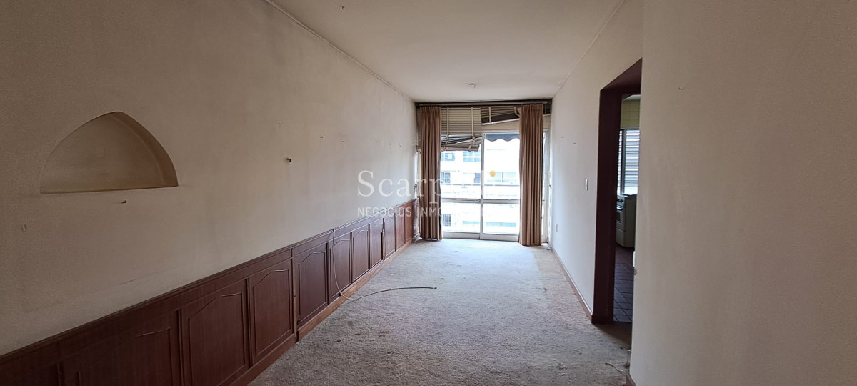 Apartamento ID.45532 - VENTA APARTAMENTO POCITOS A RECICLAR EN PISO ALTO 1 DORMITORIO GARAGE DOBLE