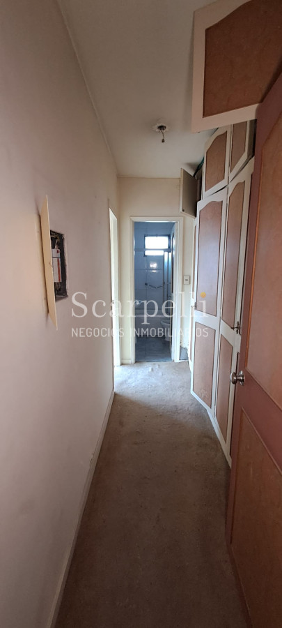 Apartamento ID.45532 - VENTA APARTAMENTO POCITOS A RECICLAR EN PISO ALTO 1 DORMITORIO GARAGE DOBLE