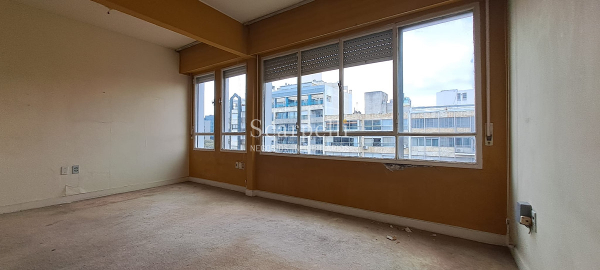 Apartamento ID.45532 - VENTA APARTAMENTO POCITOS A RECICLAR EN PISO ALTO 1 DORMITORIO GARAGE DOBLE