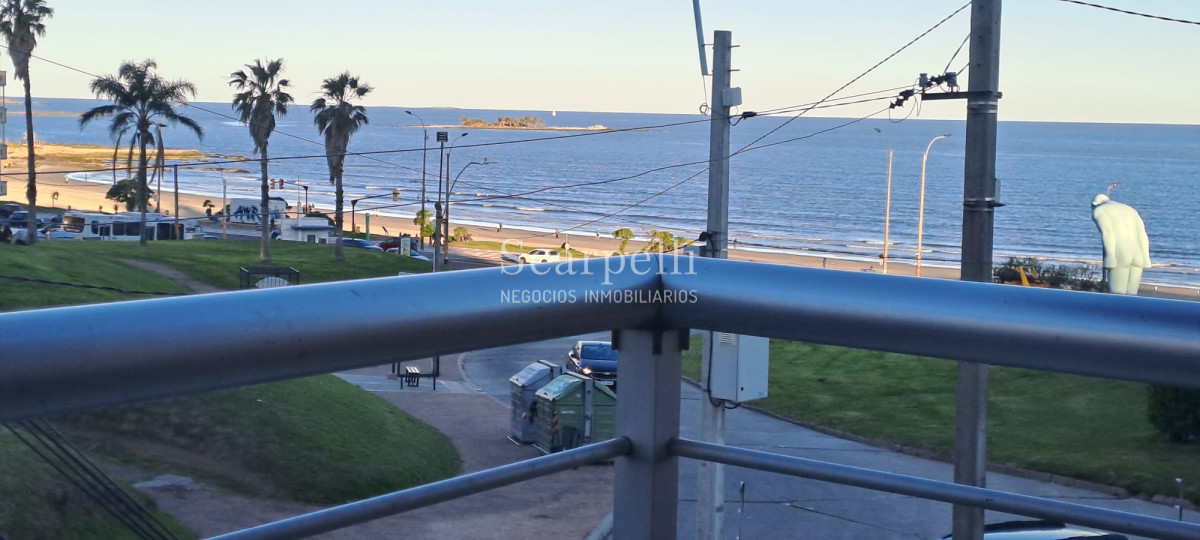Apartamento ID.46396 - Buceo Venta Apartamento como a estrenar con terminaciones mejoradas muy próximo a la Rambla en calle muy tranquila.-