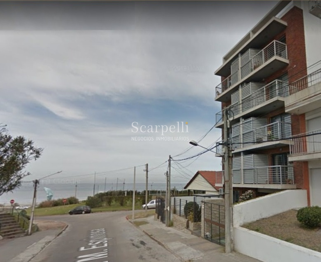 Apartamento ID.46396 - Buceo Venta Apartamento como a estrenar con terminaciones mejoradas muy próximo a la Rambla en calle muy tranquila.-