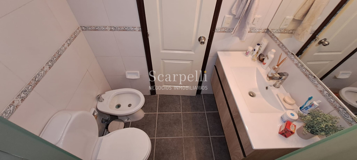 Apartamento ID.46396 - Buceo Venta Apartamento como a estrenar con terminaciones mejoradas muy próximo a la Rambla en calle muy tranquila.-
